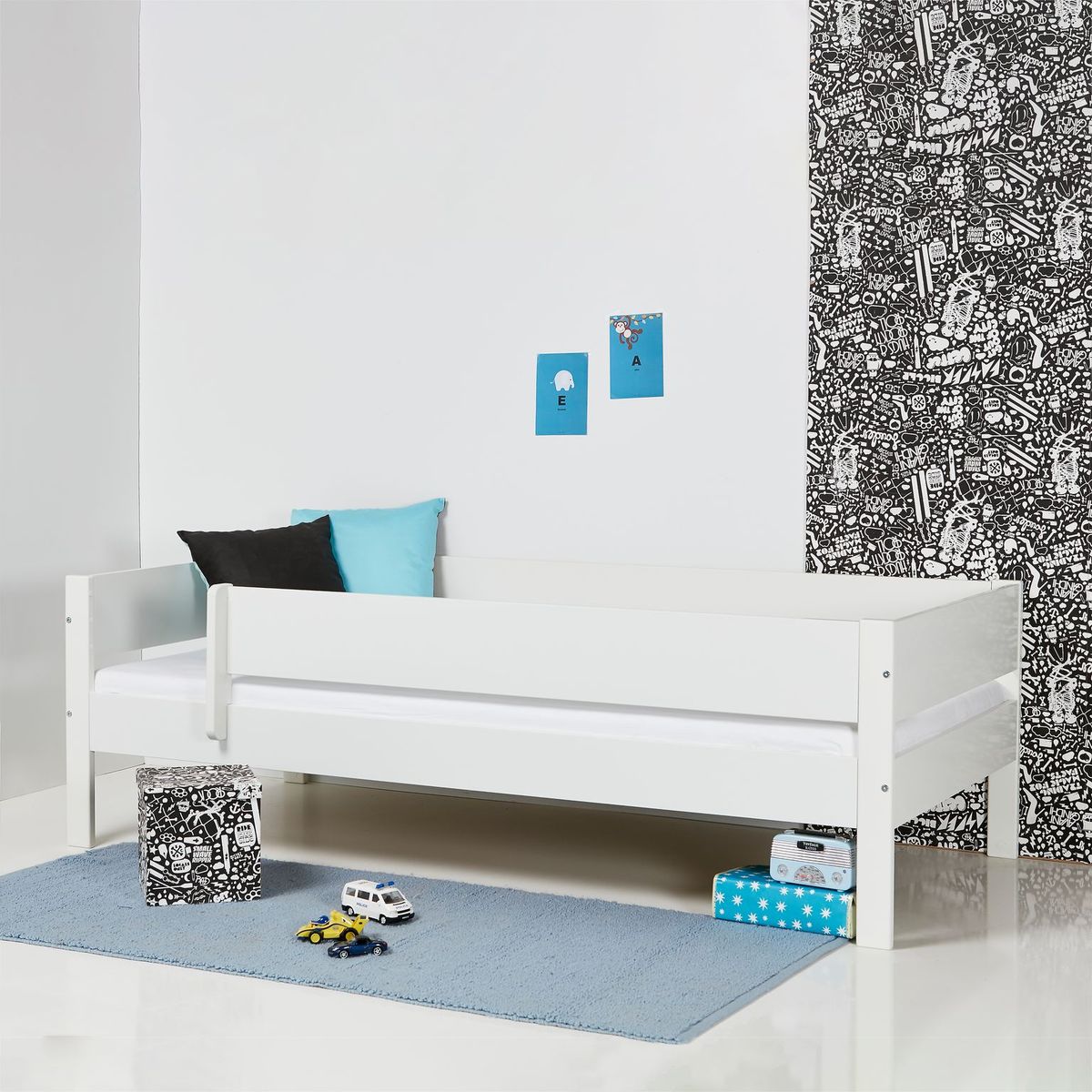 Huxie White Day Bed With Safety Rail In White