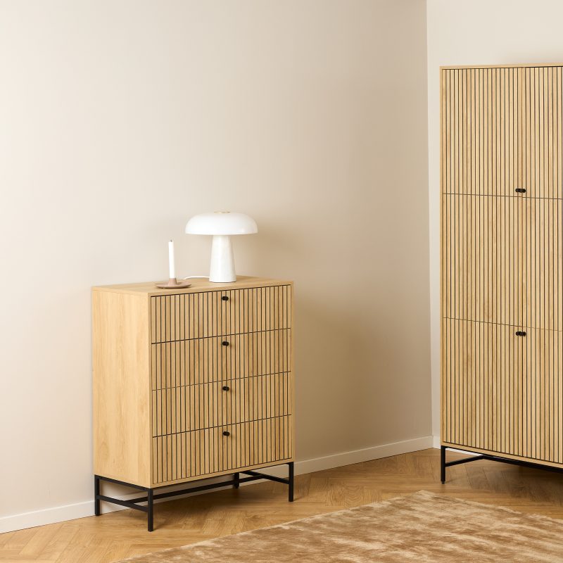 Albany Chest of 4 Drawers in Oak/Black Legs - Image 5